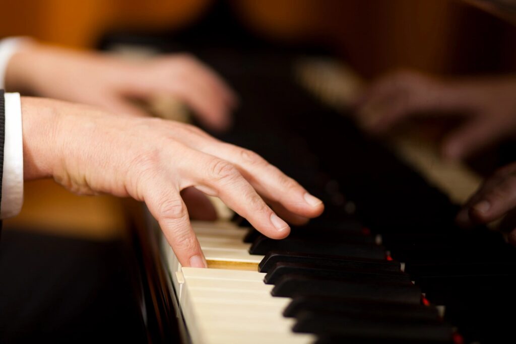 Only 20 Minutes a Day? How Busy Adults Can Learn Piano Songs Faster